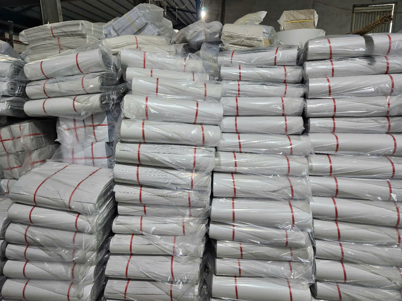 Giấy nhét – Giấy lót giày: Giải pháp bảo vệ & định hình sản phẩm giày dép